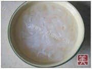 凉拌拉皮做法图解2)