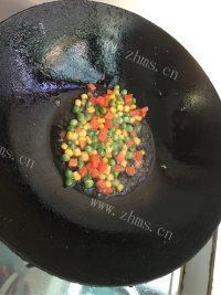 美味的什锦蛋炒饭做法图解2)