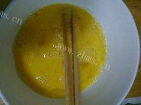 美味的虾仁炒饭做法图解2)