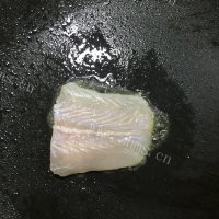 多味龙利鱼沙拉做法图解6)