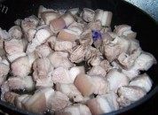 美味的五花肉炖海带做法图解2)