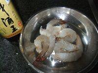 家常菜番茄炒虾仁做法图解3)