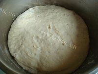 香喷喷的豆沙包做法图解2)