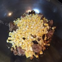 鲜美的玉米粒排骨饭做法图解7)