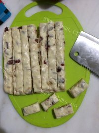 蔓越梅花生牛轧糖做法图解8)