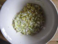好吃的猪肉韭菜馅饼做法图解3)