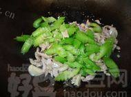 家常菜西芹炒肉丝做法图解11)