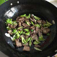 清炒孜然青椒炒肉做法图解9)