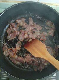 家常菜荷兰豆炒腊肉做法图解4)