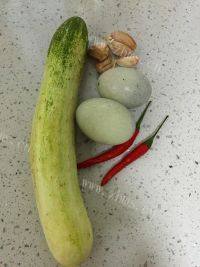 家常菜皮蛋拌黄瓜做法图解1)