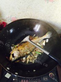 美味的红烧黄鱼做法图解12)