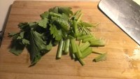 好喝的鲜榨柠檬芹菜萝卜汁做法图解5)