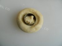 美味的甜甜圈做法图解4)
