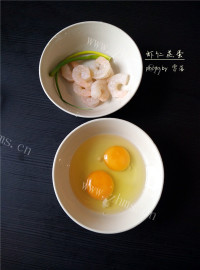 美味的虾仁蒸蛋做法图解1)
