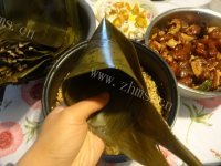 蛋黄肉粽做法图解13)