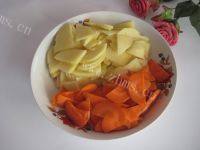 家常菜芹菜炒土豆片做法图解1)
