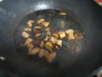 很有食欲的卤蛋红烧肉做法图解5)