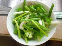 「家有大厨」丝瓜炒肉做法图解3)