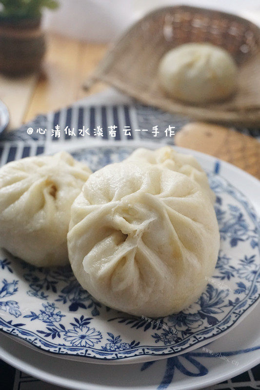 芹菜猪肉包子