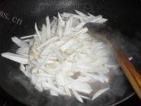 口感丰富的杏鲍菇炒腊肉做法图解6)