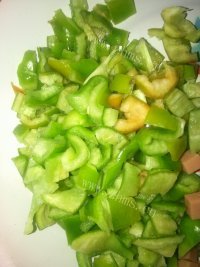 美味的青椒火腿胡萝卜炒饭做法图解4)