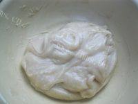 甘脆的广式莲蓉蛋黄月饼做法图解7)