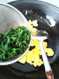营养丰富芹菜叶炒鸡蛋做法图解5)