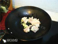 家常菜茄子土豆炖肉做法图解3)