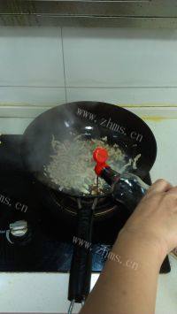鲜香美味豆芽炒肉做法图解3)