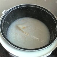 美味的真姬菇瘦肉粥做法图解6)