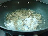 家常菜平菇肉片汤做法图解5)