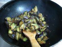「美味可口」西红柿烧茄子做法图解4)
