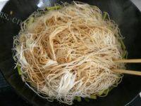 蒜苔肉丝焖面的做法图解十二