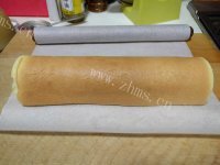 自制虎皮蛋糕卷做法图解15)
