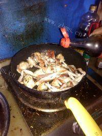 绿色食物香辣蟹