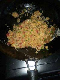 美味的西红柿蛋炒饭做法图解8)
