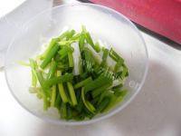 老爸做的蒜苔炒腊肉做法图解2)