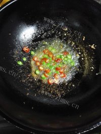 回味无穷的肉末酸豆角粉条做法图解7)