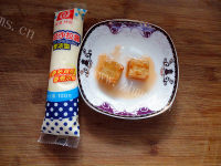 美味的茭白腐乳沙拉做法图解3)