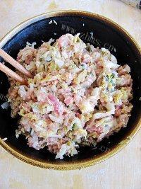 自己做的酸菜猪肉水饺做法图解8)