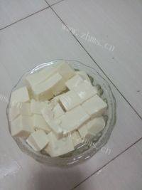 香嫩美味的香菇皮蛋豆腐做法图解2)