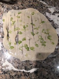 自制葱香手抓饼做法图解8)