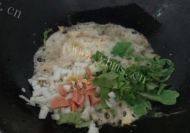 家常番茄酱炒饭做法图解3)