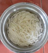 香辣的豆豉辣椒酱拌面做法图解8)