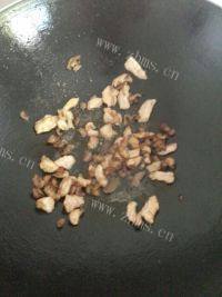 易做的豆芽炒肉做法图解2)
