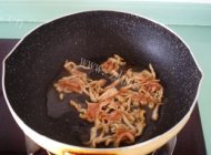 家常菜肉丝炒豆芽做法图解5)