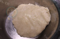 美味的蛋黄酥月饼做法图解10)