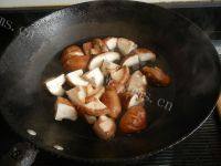 诱人的砂锅小鸡炖蘑菇的做法图解五