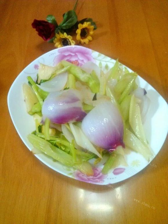 洋葱炒芹菜