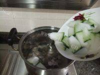 美味的花甲冬瓜汤做法图解5)